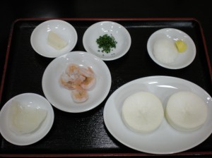 大根とエビとイカのすり身の生姜あんかけスープ