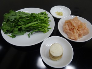 鶏団子のあっさりあんかけ（大阪産の春菊使用）