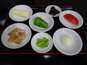 白身魚と野菜の黒胡麻炒め
