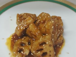 揚げ蓮根の甘酢あんゴマ風味