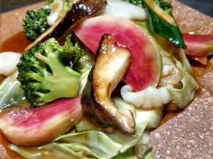 イカと季節野菜の黒酢炒め